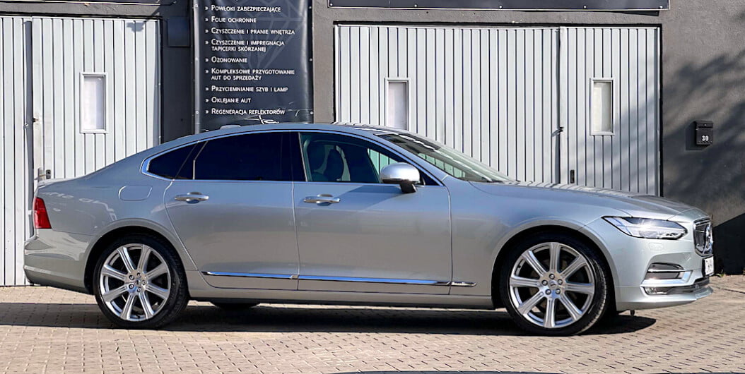 Volvo z przyciemnionymi szybami